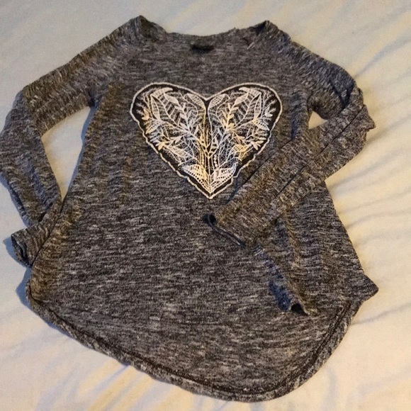 Wallpapher Gray Long Sleeve Heart Top - Picture 2 of 4